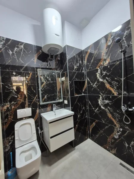 Tirane, jepet me qera apartament 1+1 Kati 1, 300 m²40 € (Qytet Studenti)