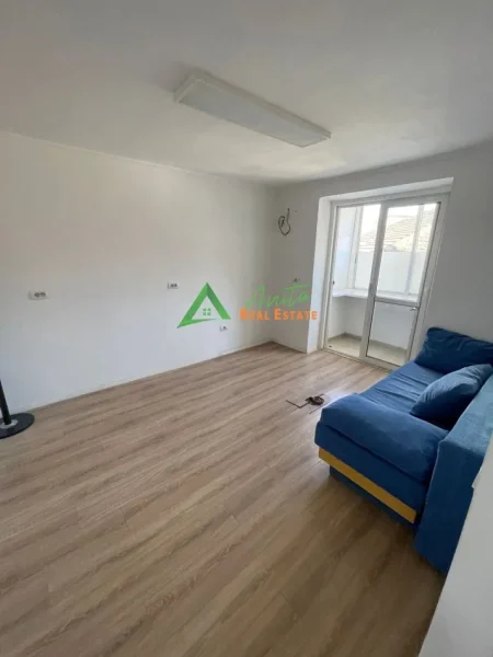 Tirane, jepet me qera ambjent biznesi Kati 2, 70 m² 65 000 Leke(Vasil Shanto)