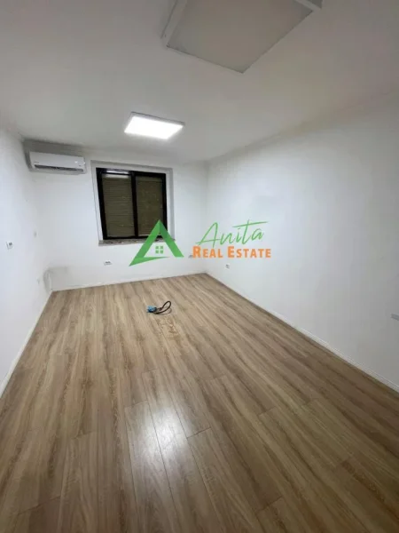 Tirane, jepet me qera ambjent biznesi Kati 2, 70 m² 65 000 Leke(Vasil Shanto)