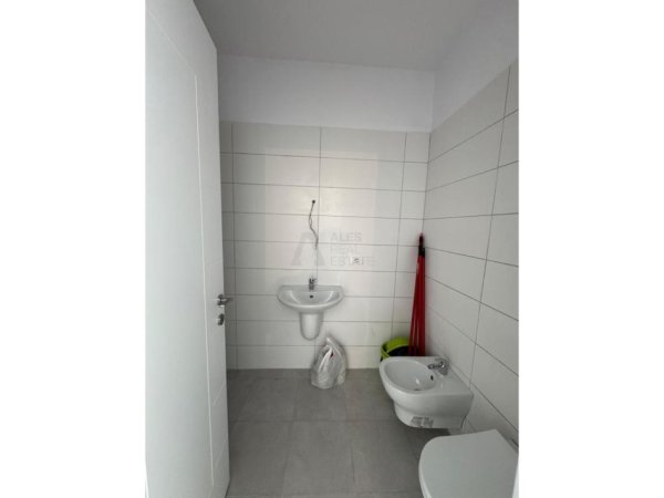 Tirane, jepet me qera apartament 1+1 , 52 m² 270 € 