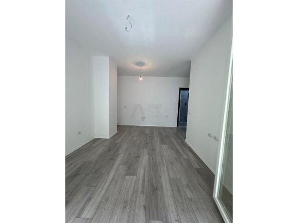Tirane, jepet me qera apartament 1+1 , 52 m² 270 € 