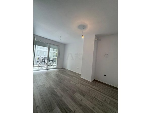 Tirane, jepet me qera apartament 1+1 , 52 m² 270 € 