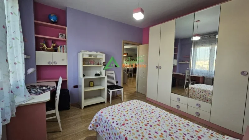 Tirane, jepet me qera apartament 3+1+Ballkon Kati 8, 143 m² 1.500 € (Rruga e Dibres)
