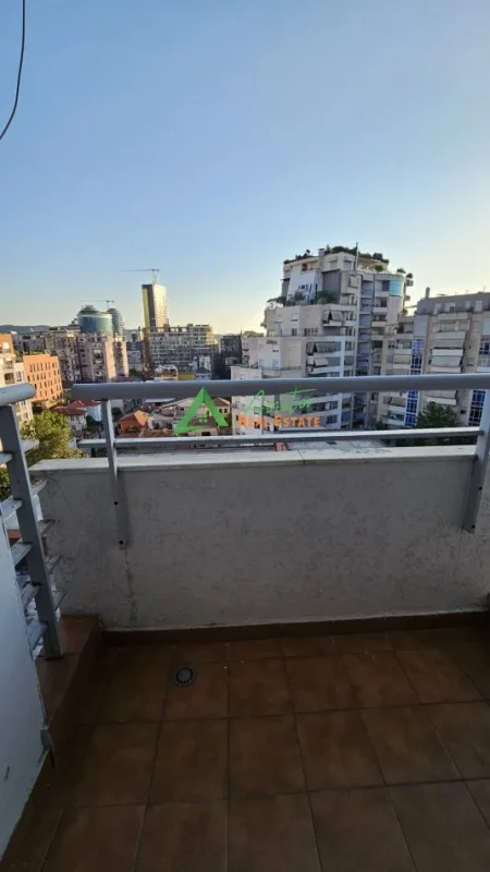 Tirane, jepet me qera apartament 3+1+Ballkon Kati 8, 143 m² 1.500 € (Rruga e Dibres)