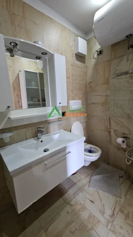 Tirane, jepet me qera apartament 3+1+Ballkon Kati 8, 143 m² 1.500 € (Rruga e Dibres)