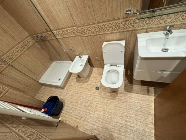 Tirane, jepet me qera apartament 2+1 Kati 8, 110 m² 800 € (Stacioni i trenit prane postes)