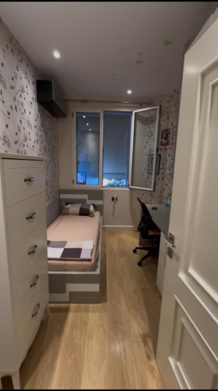 Tirane, shitet apartament 2+1 , 211.000 € (Kopshti Botanik)