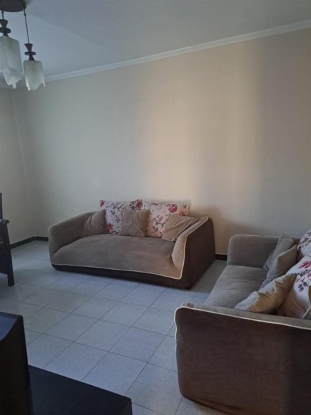Tirane, jepet me qera apartament 2+1+Ballkon Kati 2, 75 m² 350 € (SHKOLLA E BASHKUAR)