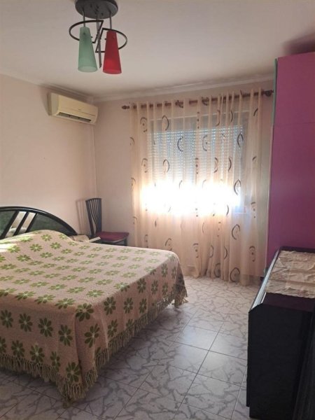 Tirane, jepet me qera apartament 2+1+Ballkon Kati 2, 75 m² 350 € (SHKOLLA E BASHKUAR)