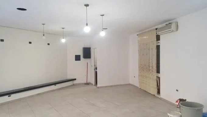 Tirane, jepet me qera ambjent biznesi Kati 0, 60 m² 500 € (rruga e durresit)
