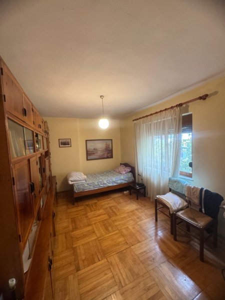 Tirane, jepet me qera apartament 3+1+Ballkon Kati 2, 85 m² 550 € (Prane Ambasades Amerikane)