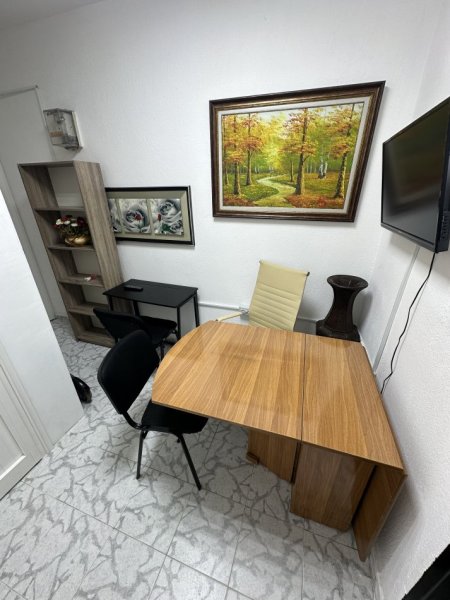 Tirane, jap me qera zyre Kati 0, 9 m² 50 € 