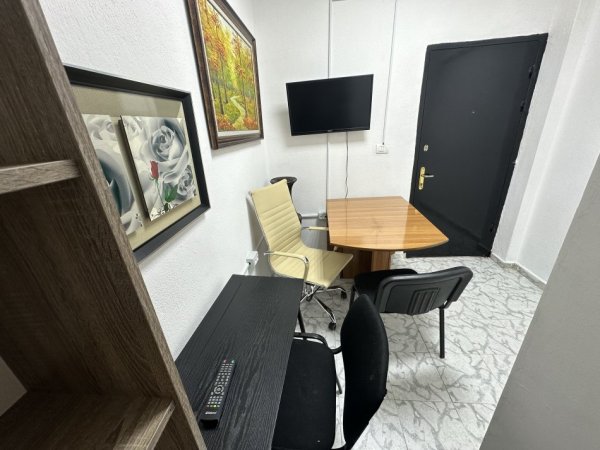Tirane, jap me qera zyre Kati 0, 9 m² 50 € 