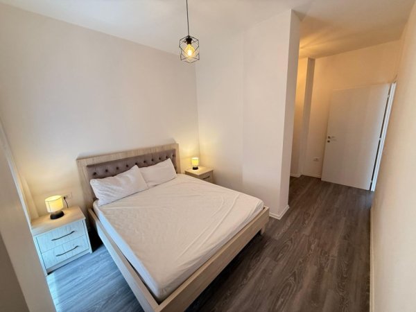 Tirane, jepet me qera 1+1 Kati 3, 70 m² 600 € 