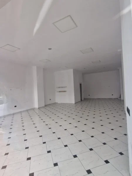 Tirane, jepet me qera ambjent biznesi Kati 0, 105 m² 