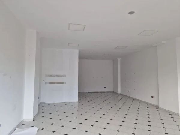 Tirane, jepet me qera ambjent biznesi Kati 0, 105 m² 