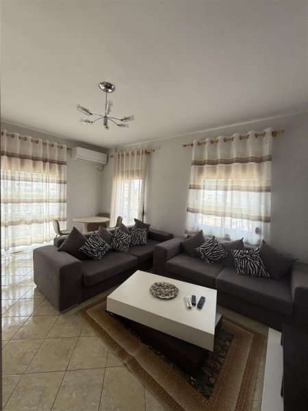 Tirane, jepet me qera apartament 2+1+Ballkon Kati 5, 85 m² 700 € (21 DHJETORI)