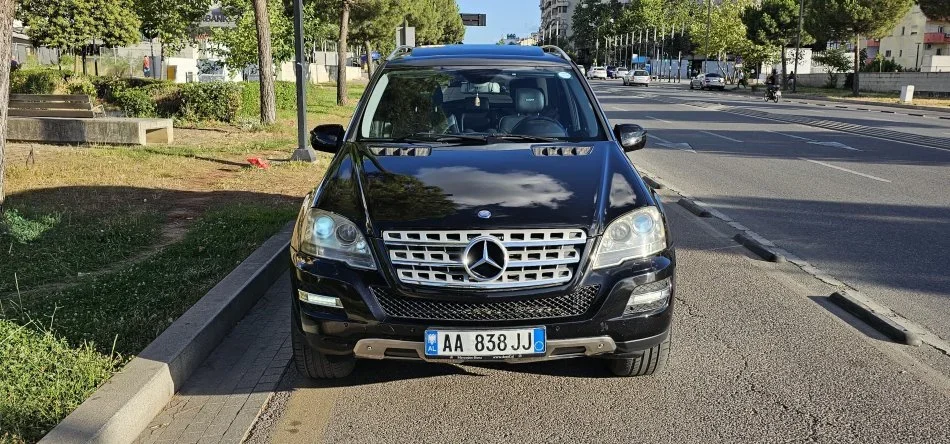 Tirane, shes makine Mercedes Benz ML 320 (w164) Naft, e zeze automatik Kondicioner 250.000 km 7,650 €