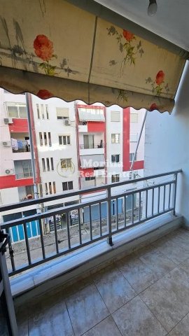 Tirane, jepet me qera apartament 1+1+Ballkon Kati 3, 65 m² 400 € (Astir)