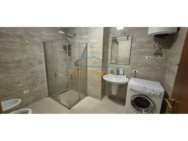 0683487469 Tirane, jepet me qera apartament 2+1 Kati 5, 95 m² 700 € (Rruga Shefqet Musaraj)