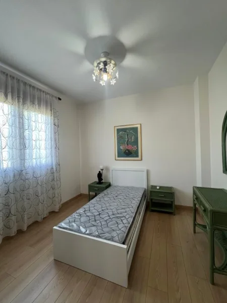 Tirane, jepet me qera apartament duplex Dublex Kati 2, 156 m² 1.100 € (Ali Demi, pranë Kompleksit Mangalem 21)