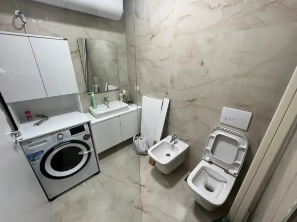 Tirane, jepet me qera apartament 2+1 Kati 3, 112 m² 700 € (Stacioni i trenit)