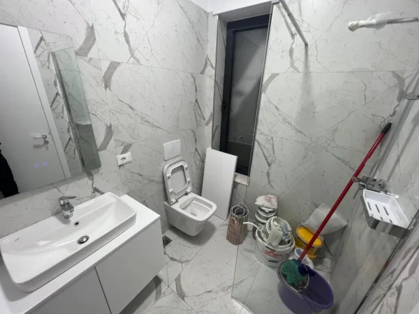 Tirane, jepet me qera apartament 2+1 Kati 3, 112 m² 700 € (Stacioni i trenit)