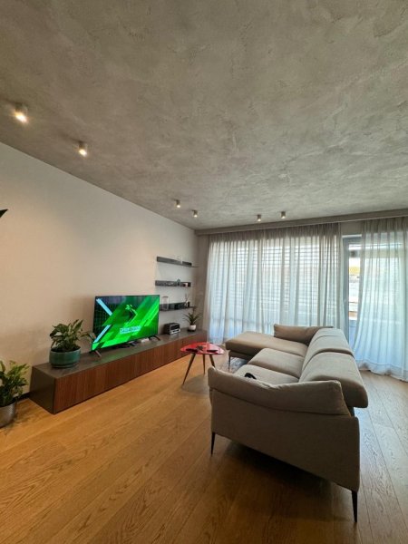 Tirane, jap me qera apartament 3+1 Kati 3, 115 m² 2.000 € (Stadiumi Dinamo)