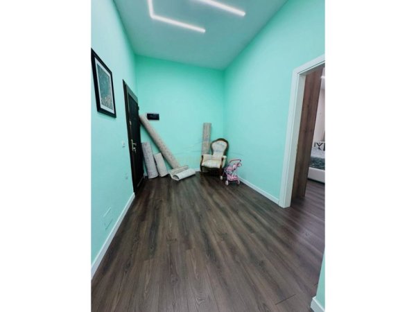 Tirane, shitet apartament 1+1 Kati 2, 171 m² 165.000 € (FRESK)