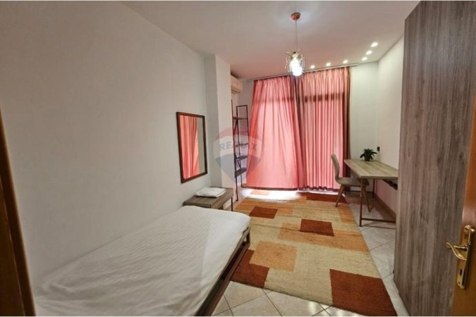 Tirane, jepet me qera apartament 3+1 Kati 8, 233 m² 1.400 € (ID: 530161021-558)