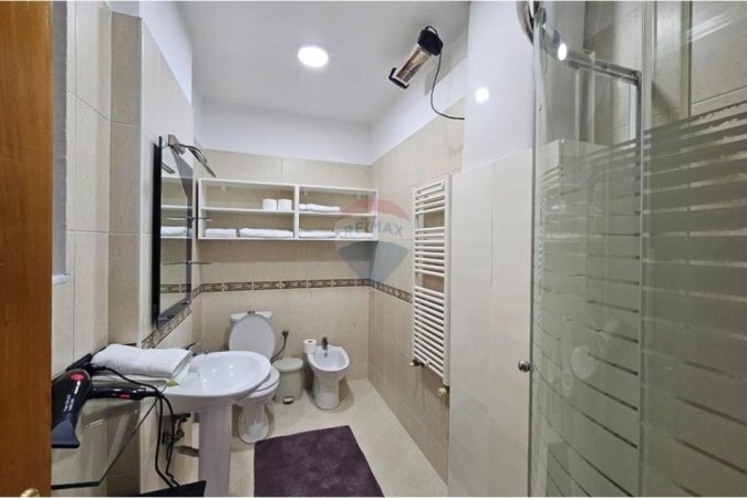 Tirane, jepet me qera apartament 3+1 Kati 8, 233 m² 1.400 € (ID: 530161021-558)