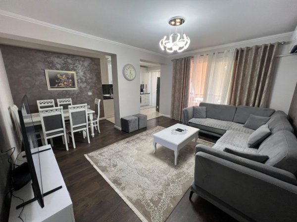 Tirane, jepet me qera apartament 2+1 Kati 4, 111 m² 800 € (Selvia)