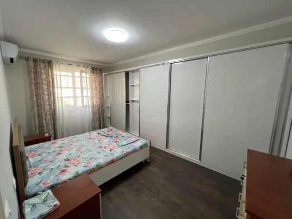 Tirane, jepet me qera apartament 2+1 Kati 4, 111 m² 800 € (Selvia)