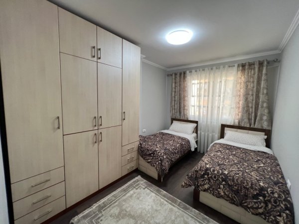 Tirane, jepet me qera apartament 2+1 Kati 4, 111 m² 800 € (Selvia)