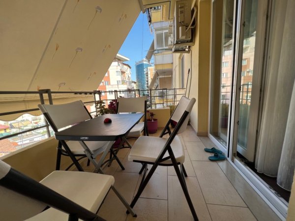 Tirane, jepet me qera apartament 2+1 Kati 4, 111 m² 800 € (Selvia)