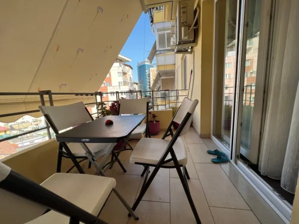 Tirane, jepet me qera apartament 2+1 Kati 4, 111 m² 800 € (Selvia)