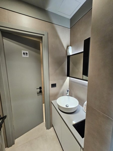 Tirane, jepet me qera bar-resorant Kati 0, 115 m² 1.500 € (Kodra e Diellit)