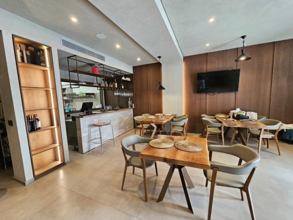 Tirane, jepet me qera bar-resorant Kati 0, 115 m² 1.500 € (Kodra e Diellit)
