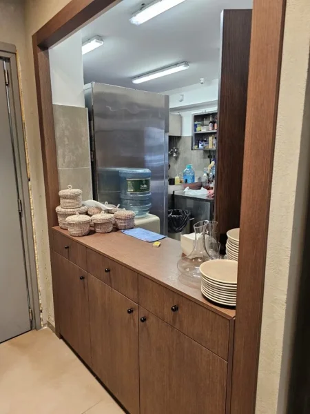 Tirane, jepet me qera lokal Kati 0, 110 m² 1.500 € (KODRA DIELLIT)