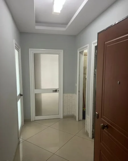 Tirane, jap me qera apartament 1+1 Kati 2, 450 € 