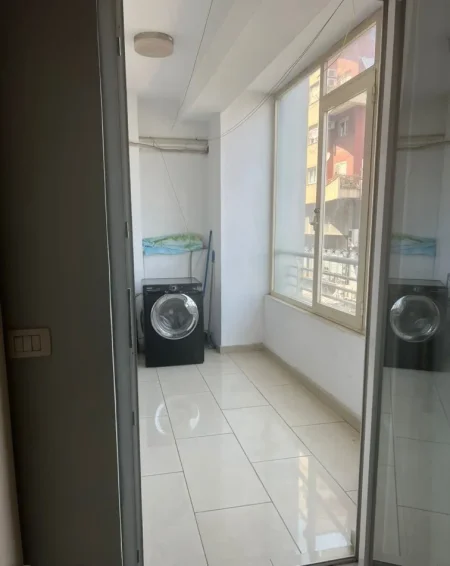 Tirane, jap me qera apartament 1+1 Kati 2, 450 € 