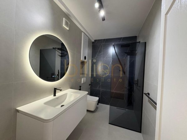 Tirane, jepet me qera , 100 m² 1.300 € (Qender)