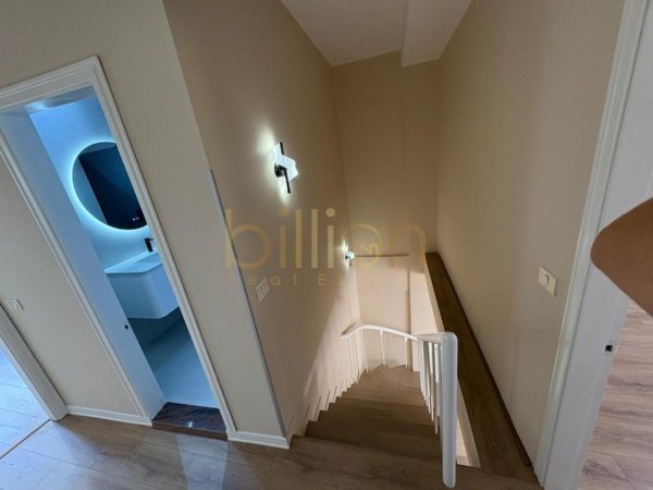 Tirane, jepet me qera , 100 m² 1.300 € (Qender)