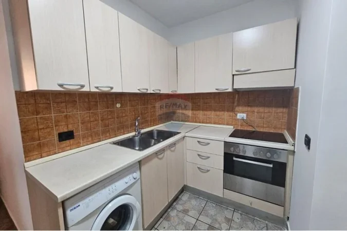 Tirane, jepet me qera apartament 1+1 Kati 8, 60 m² 450 € (530161021-613)