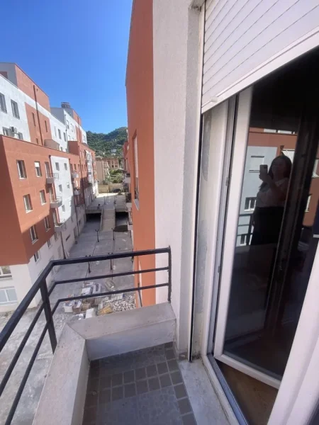 Tirane, jepet me qera apartament 1+1+Ballkon Kati 3, 55 m² 500 € (Hamdi pepo)