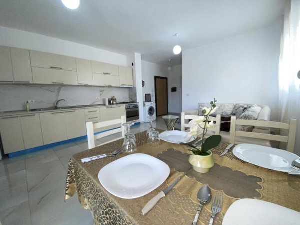 Durres, jepet me qera apartament 1+1+Ballkon Kati 2, 70 m² 400 € (QERA 1+1 + BALLKON 400euro TEK HOTEL ANTALYA JEPET PER AFATGJATE 1+1 with Balcony Center of Beach Durres Close to the Sea, bars,restaurants, bus station supermarketect Competitive ...