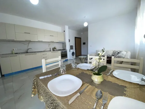 Durres, jepet me qera apartament 1+1+Ballkon Kati 2, 70 m² 400 € (QERA 1+1 + BALLKON 400euro TEK HOTEL ANTALYA JEPET PER AFATGJATE 1+1 with Balcony Center of Beach Durres Close to the Sea, bars,restaurants, bus station supermarketect Competitive ...