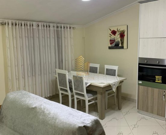 Tirane, jepet me qera shtepi 2+1+Ballkon Kati 3, 120 m² 500 € (Prane 5 Majit dhe Siri Kodres)