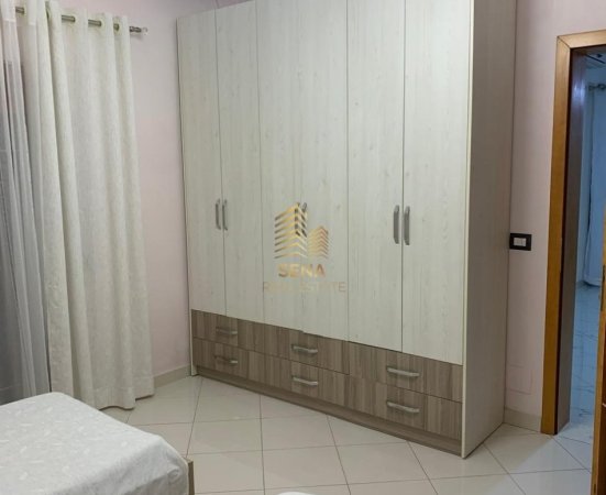 Tirane, jepet me qera shtepi 2+1+Ballkon Kati 3, 120 m² 500 € (Prane 5 Majit dhe Siri Kodres)