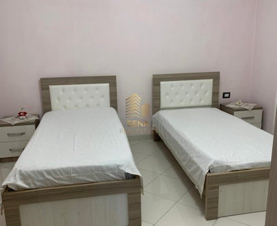 Tirane, jepet me qera shtepi 2+1+Ballkon Kati 3, 120 m² 500 € (Prane 5 Majit dhe Siri Kodres)